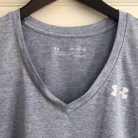 Women’s Under Armour V-Neck T-Shirt Size XS - Picture 4 of 8